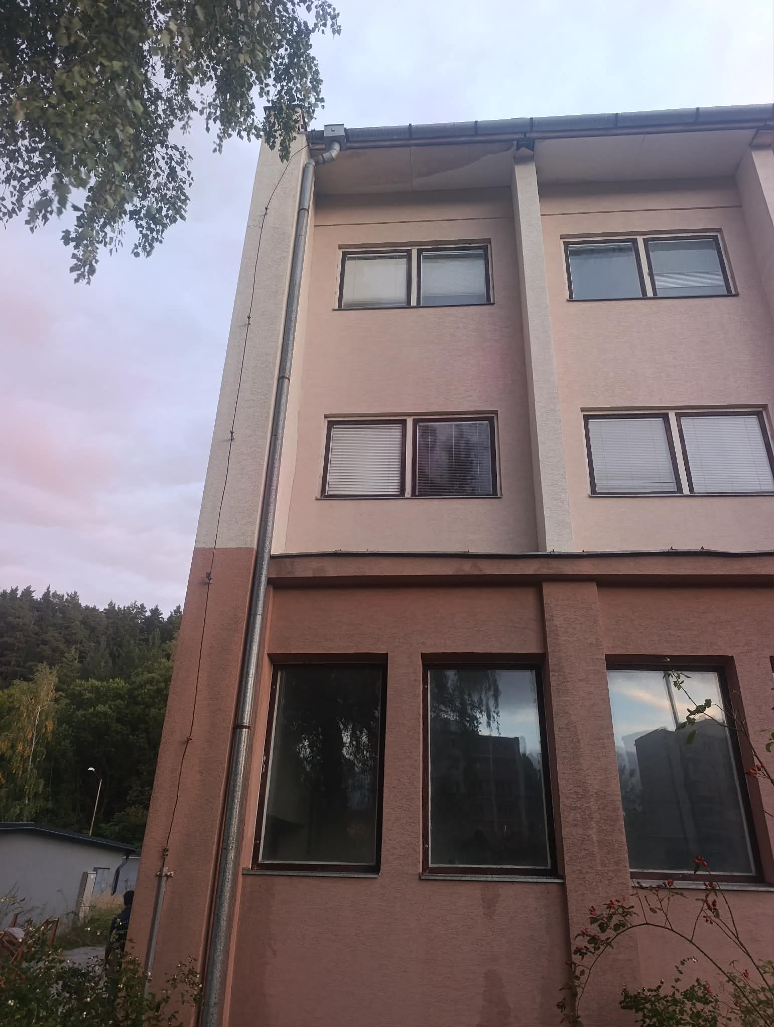 Fasáda tej istej budovy po čistení